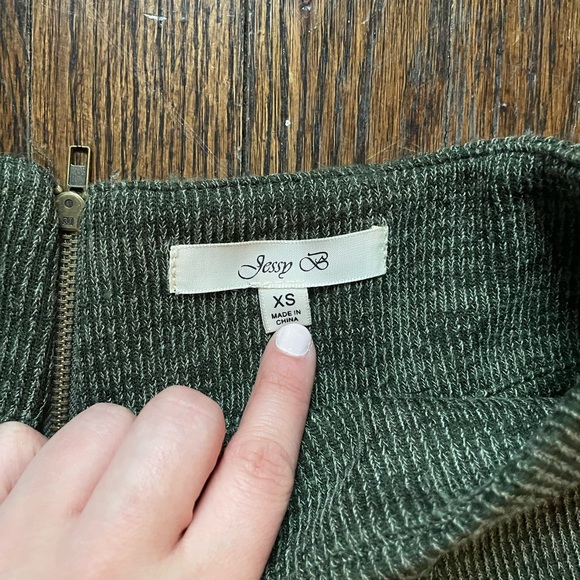 LIKE NEW ANTHROPOLOGIE KNIT FLARE PANTS - Picture 4 of 6